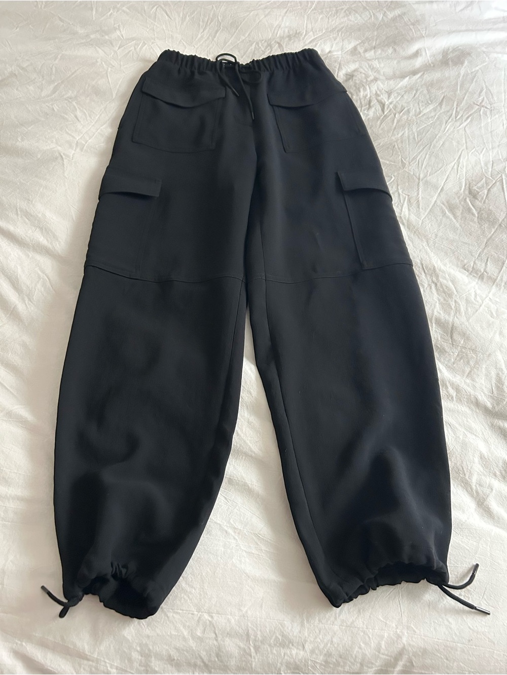 Aritzia Black Crepette Cargo Jogger Pants